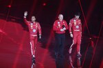 Lewis Hamilton (Ferrari), Frederic Vasseur und Charles Leclerc (Ferrari) 