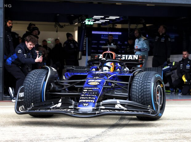 Die erste Ausfahrt im neuen FW47 hat Sainz in Silverstone schon absolviert Die erste Ausfahrt im neuen FW47 hat Sainz in Silverstone schon absolviert