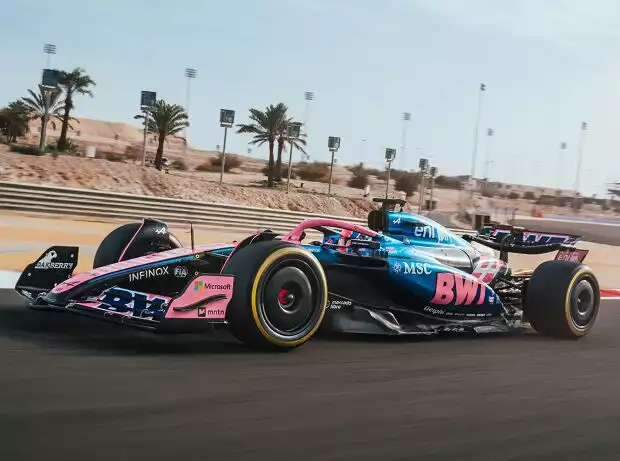 Das erste Foto von Alpines A525 beim Shakedown am Montag in Bahrain Titel-Bild zur News: Das erste Foto von Alpines A525 beim Shakedown am Montag in Bahrain
