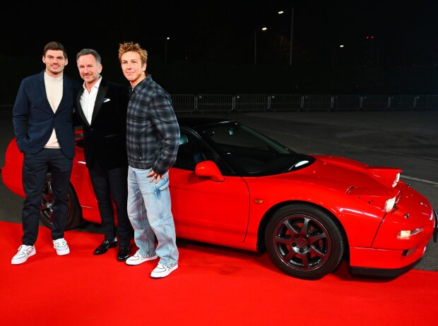 Max Verstappen und Co. posieren mit dem legendären Honda NSX Max Verstappen und Co. posieren mit dem legendären Honda NSX