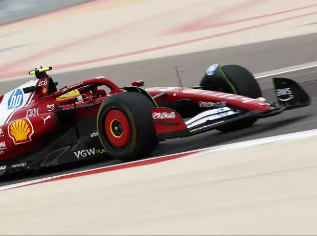 Lewis Hamilton im Ferrari SF-25 beim Formel-1-Wintertest 2025 in Bahrain Titel-Bild zur News: Lewis Hamilton im Ferrari SF-25 beim Formel-1-Wintertest 2025 in Bahrain