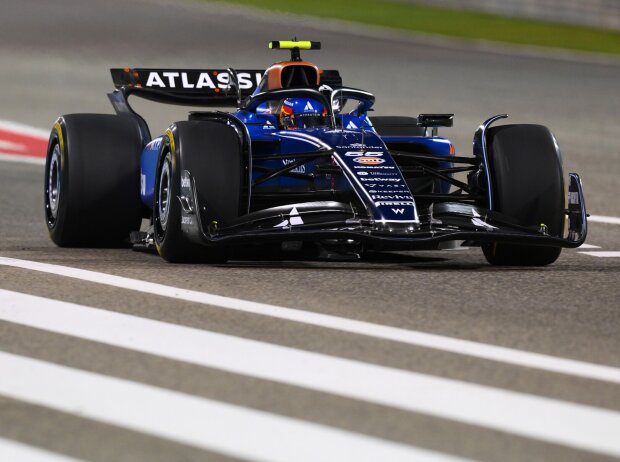 Carlos Sainz erzielte am Donnerstag die Tagesbestzeit in Bahrain Carlos Sainz erzielte am Donnerstag die Tagesbestzeit in Bahrain