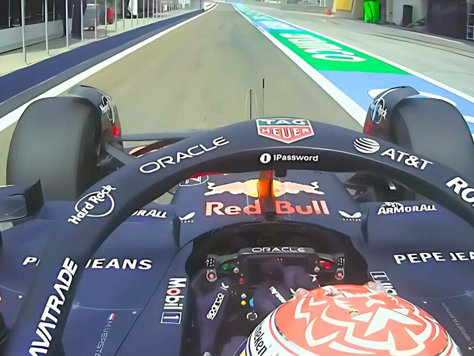Max Verstappen zeigt den Stinkefinger