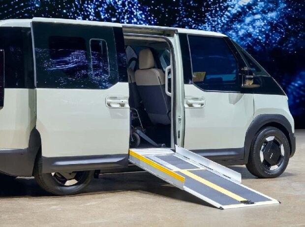 Kia PV5 mit Rampe für Rollstühle Kia PV5 mit Rampe für Rollstühle