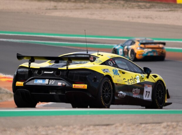 Die McLaren-Mannschaft Elite Motorsport liegt weiter auf Titelkurs Die McLaren-Mannschaft Elite Motorsport liegt weiter auf Titelkurs