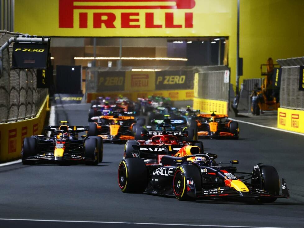 Max Verstappen (Red Bull RB20) beim Formel-1-Rennen in Dschidda 2024