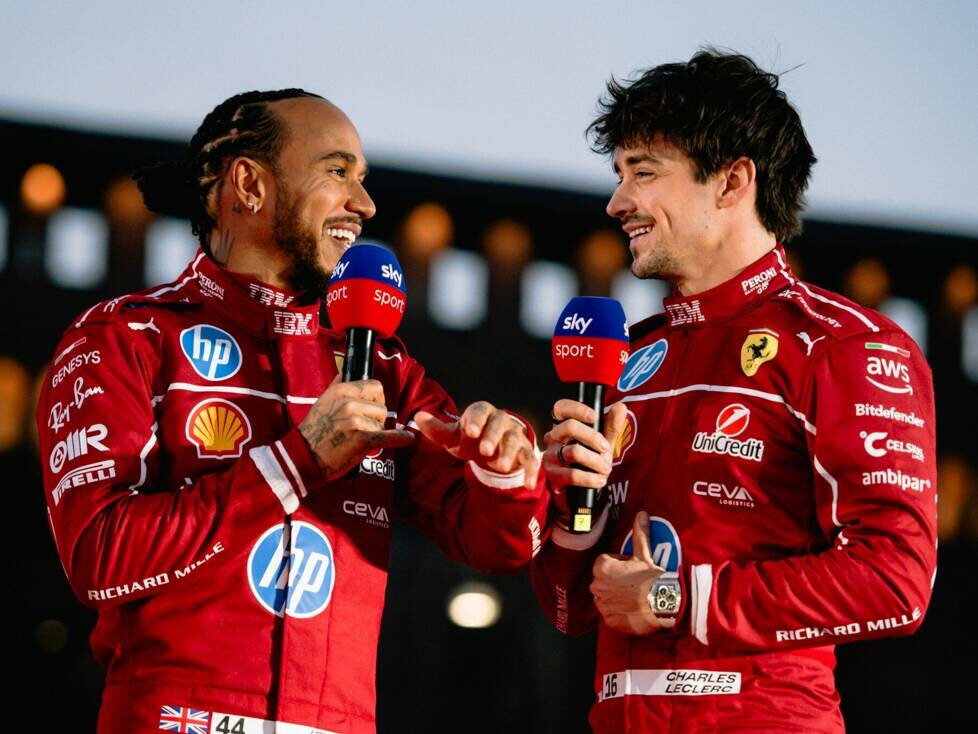 Lewis Hamilton und Charles Leclerc bei einem Ferrari-Event in Mailand
