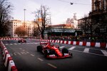 Lewis Hamilton und Charles Leclerc bei einem Ferrari-Event in Mailand