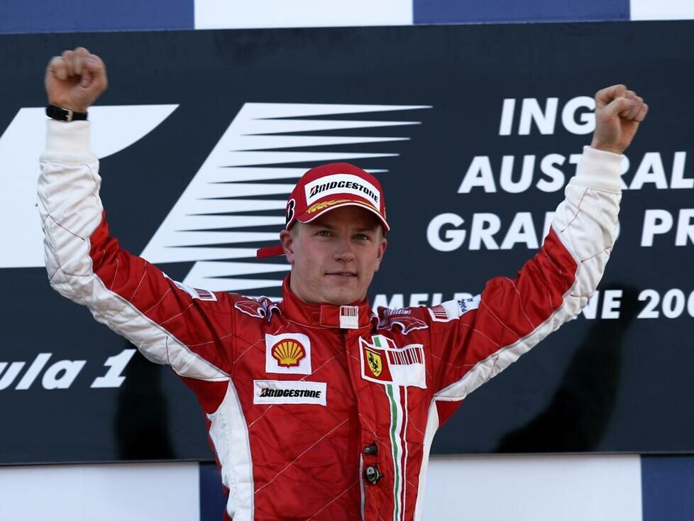 Kimi Räikkönen bejubelt seinen Sieg beim Formel-1-Auftakt 2007 in Melbourne