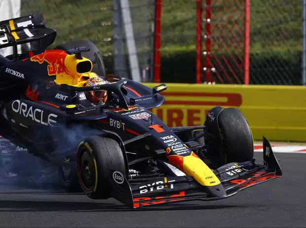 Max Verstappen (Red Bull RB20) kollidiert mit Lewis Hamilton (Mercedes W14) beim Formel-1-Rennen in Ungarn 2024 Titel-Bild zur News: Max Verstappen (Red Bull RB20) kollidiert mit Lewis Hamilton (Mercedes W14) beim Formel-1-Rennen in Ungarn 2024