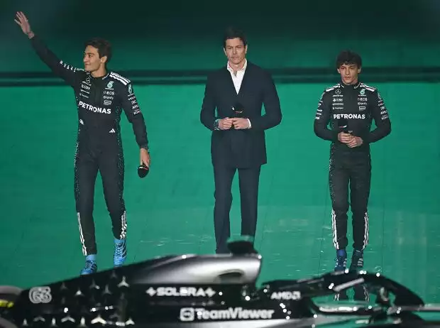 George Russell, Toto Wolff, Kimi Antonelli Titel-Bild zur News: George Russell, Toto Wolff, Kimi Antonelli