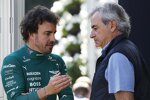Fernando Alonso (Aston Martin) und Carlos Sainz sr.