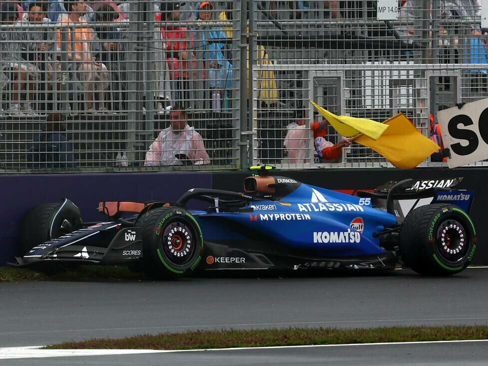 Das Unfallauto von Carlos Sainz nach dem Ausfall in Melbourne 2025