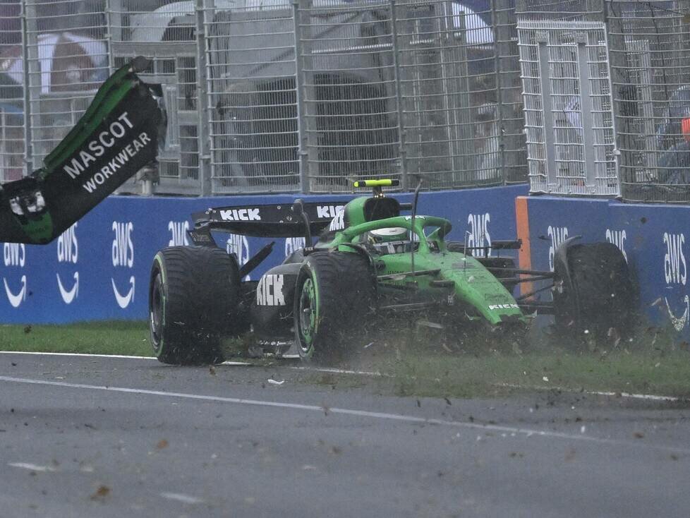 Mit fliegendem Frontflügel: Gabriel Bortoleto verunfallt in Melbourne 2025