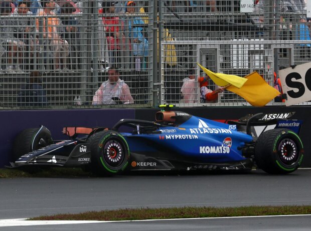 Das Unfallauto von Carlos Sainz nach dem Ausfall in Melbourne 2025 Das Unfallauto von Carlos Sainz nach dem Ausfall in Melbourne 2025