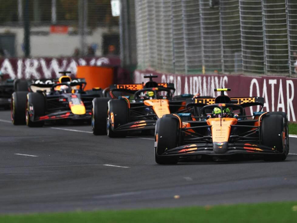 Lando Norris, Oscar Piastri und Max Verstappen beim Formel-1-Rennen 2025 in Melbourne
