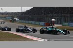 Alexander Albon (Williams), Fernando Alonso (Aston Martin) und Oliver Bearman (Haas) 
