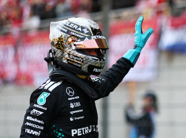 Der spezielle Helm für den Auftritt in China brachte Russell offenbar Glück Der spezielle Helm für den Auftritt in China brachte Russell offenbar Glück