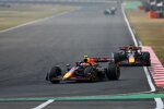 Liam Lawson (Red Bull) und Max Verstappen (Red Bull) 