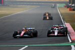 Lewis Hamilton (Ferrari), Oliver Bearman (Haas) und Charles Leclerc (Ferrari) 