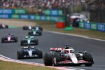 Alexander Albon (Williams), Esteban Ocon (Haas) und Fernando Alonso (Aston Martin) 