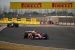 Lewis Hamilton (Ferrari) und Charles Leclerc (Ferrari) 