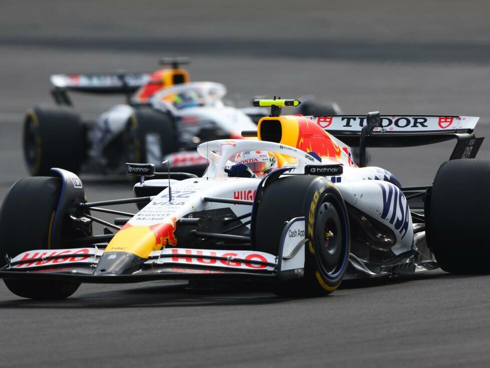 Die Racing-Bulls-Teamkollegen Yuki Tsunoda und Isack Hadjar 2025 in Shanghai
