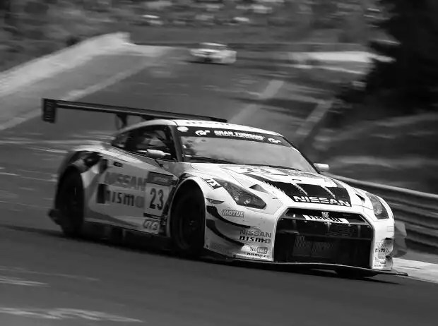 Der Nissan GT-R Nismo GT3 von Jann Mardenborough verunfallte am 28.März 2015 im Streckenabschnitt Flugplatz und tötete einen Zuschauer Titel-Bild zur News: Der Nissan GT-R Nismo GT3 von Jann Mardenborough verunfallte am 28.März 2015 im Streckenabschnitt Flugplatz und tötete einen Zuschauer