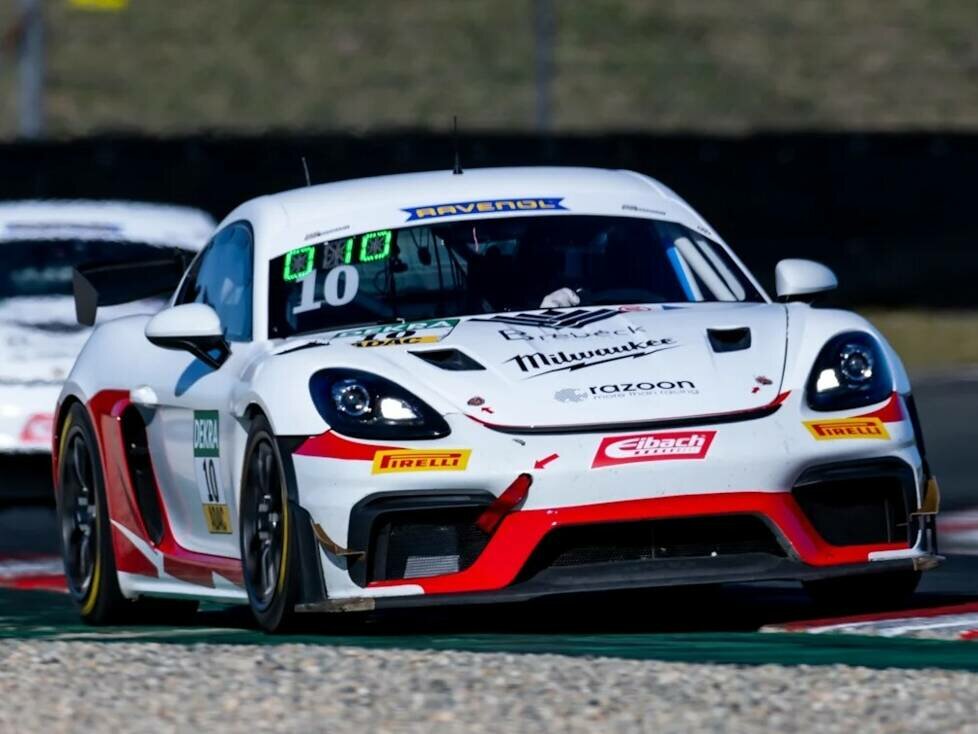 Rang zwei der Testfahrten holte ein Porsche 718 Cayman GT4 von Razoon