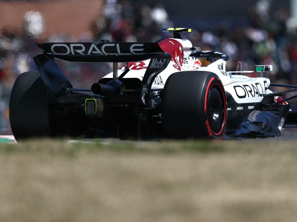 Yuki Tsunoda im Red Bull RB21 im Freitagstraining in Suzuka 2025