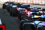 Formel-1-Feld in der Boxengasse
