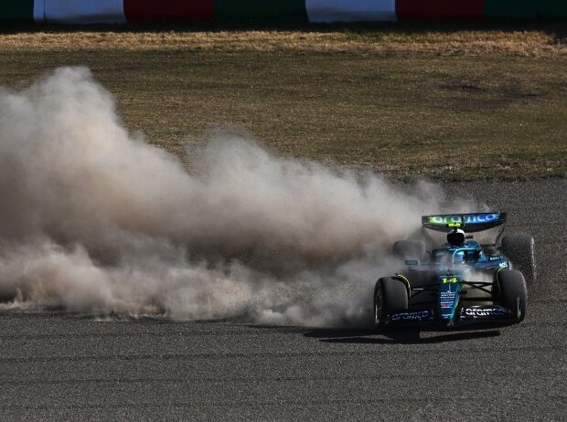Fernando Alonso fliegt ab im Aston Martin AMR25 im Training in Suzuka 2025 Fernando Alonso fliegt ab im Aston Martin AMR25 im Training in Suzuka 2025