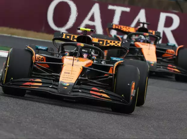 Lando Norris und Oscar Piastri (McLaren MCL39) beim Formel-1-Rennen in Japan 2025 Titel-Bild zur News: Lando Norris und Oscar Piastri (McLaren MCL39) beim Formel-1-Rennen in Japan 2025