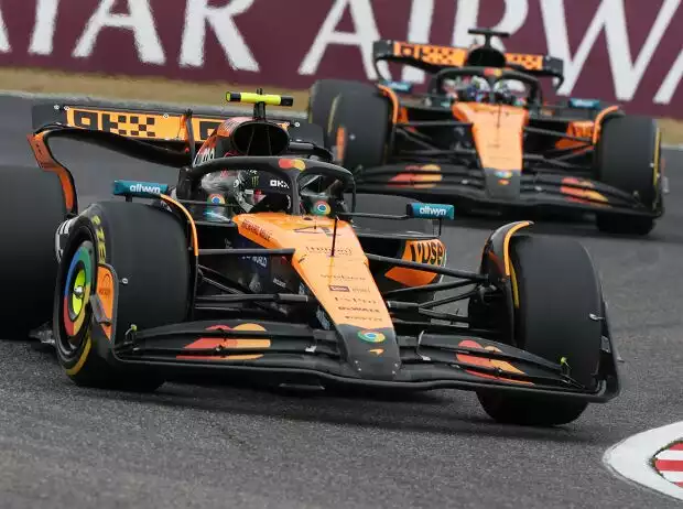 Lando Norris vor seinem McLaren-Teamkollegen Oscar Piastri Titel-Bild zur News: Lando Norris vor seinem McLaren-Teamkollegen Oscar Piastri