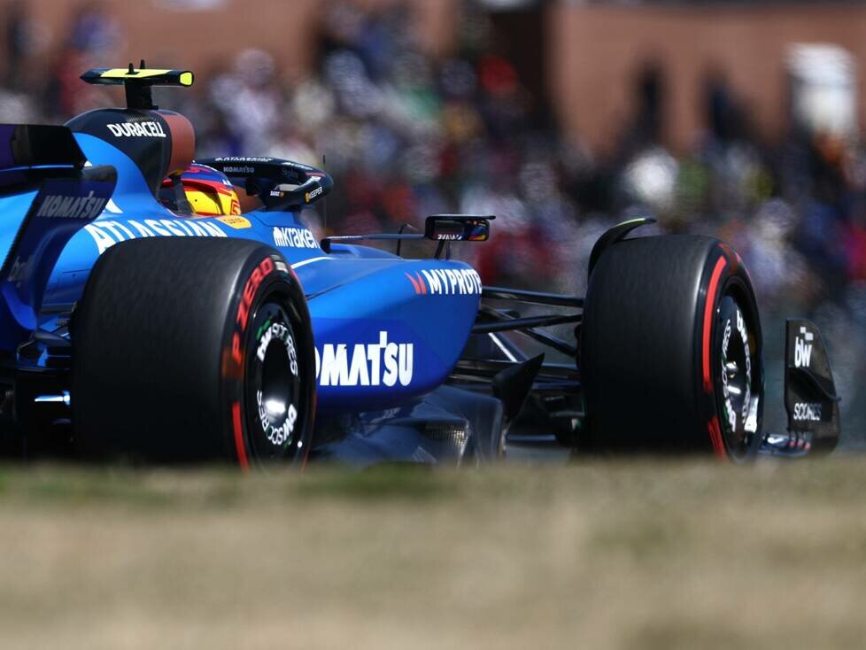 Carlos Sainz im Williams FW47 beim Formel-1-Rennen in Suzuka 2025