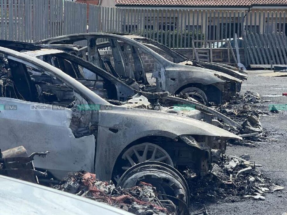 Das Feuer im Tesla-Autohaus in Rom