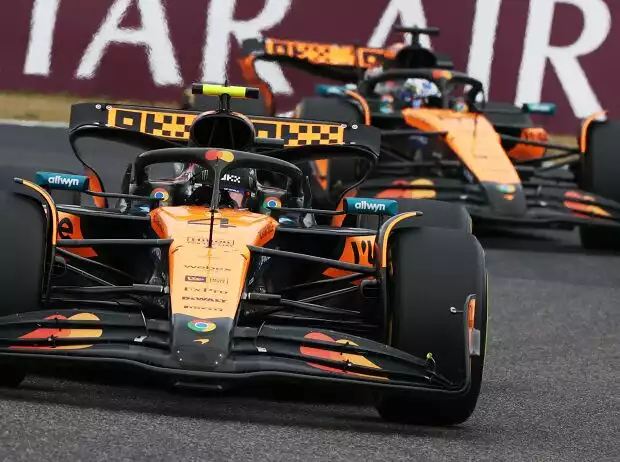 Lando Norris vor seinem McLaren-Teamkollegen Oscar Piastri Titel-Bild zur News: Lando Norris vor seinem McLaren-Teamkollegen Oscar Piastri