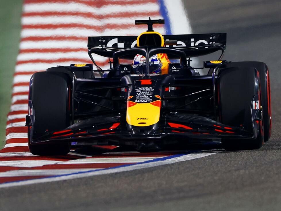 Max Verstappen (Red Bull RB21) beim Formel-1-Rennen in Bahrain 2025