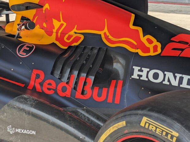 Kühlschlitze in der Motorhaube des Red Bull RB21 in Bahrain 2025 Kühlschlitze in der Motorhaube des Red Bull RB21 in Bahrain 2025