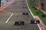 Andrea Kimi Antonelli, Lewis Hamilton (Ferrari) und Esteban Ocon (Haas) 