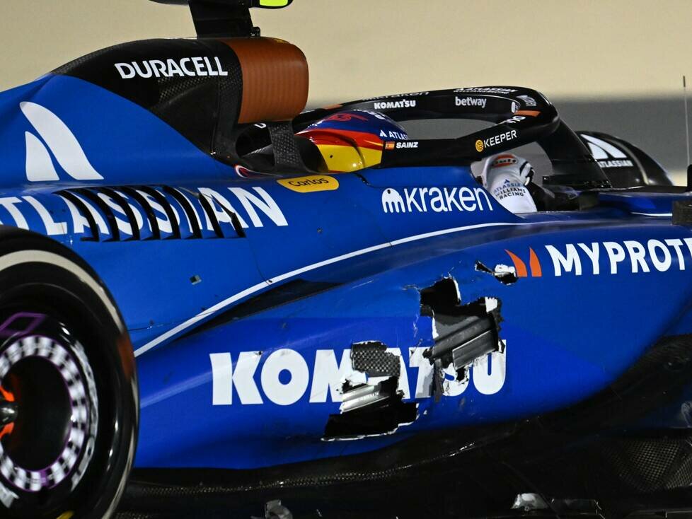 Der beschädigte Williams FW47 von Carlos Sainz beim Formel-1-Rennen in Bahrain 2025