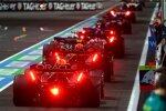 Yuki Tsunoda (Red Bull) und Max Verstappen (Red Bull) 