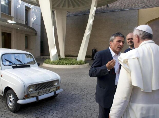 Renault 4 für Papst Franziskus Renault 4 für Papst Franziskus