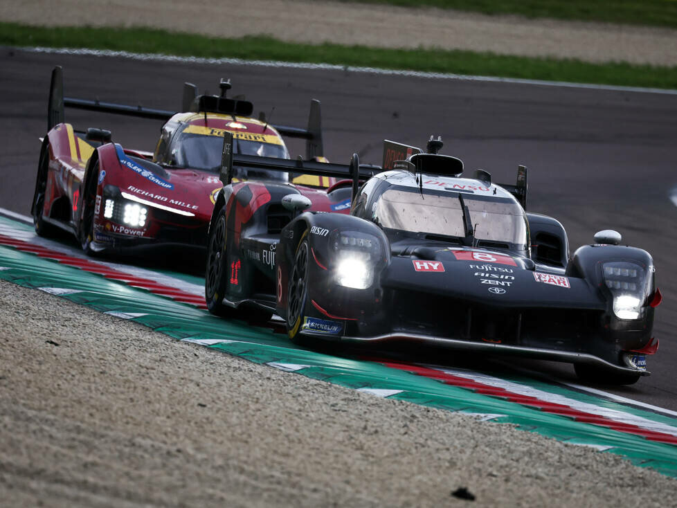 Kurz vor der Kollision: Sebastien Buemi wird von Antonio Fuoco verfolgt