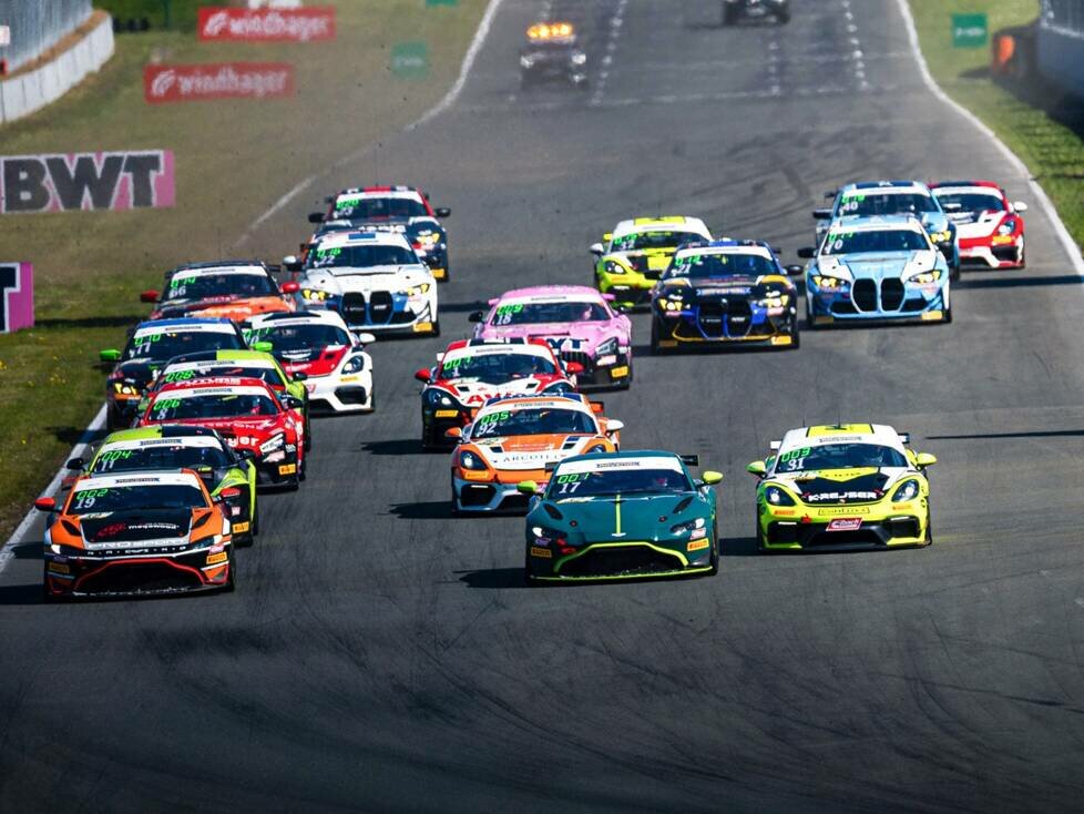 Die ADAC GT4 Germany erlebte in Oschersleben einen erfolgreichen Saisonstart