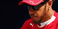 Ein nachdenklicher Lewis Hamilton im Formel-1-Fahrerlager 2025
