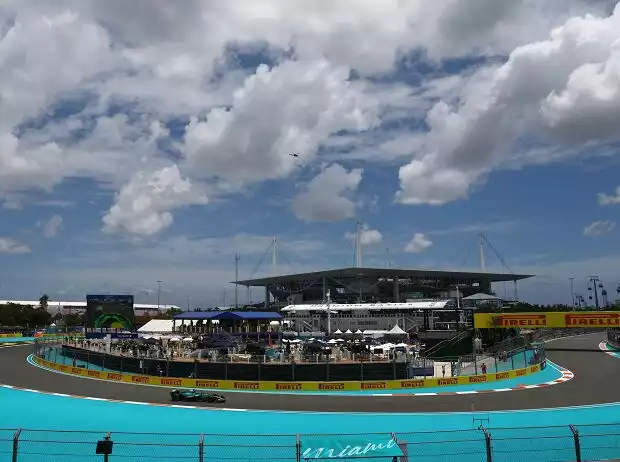 Lance Stroll auf der Formel-1-Rennstrecke in Miami Titel-Bild zur News: Lance Stroll auf der Formel-1-Rennstrecke in Miami