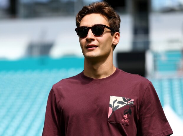 George Russell am Donnerstag im Footballstadion aka Fahrerlager von Miami George Russell am Donnerstag im Footballstadion aka Fahrerlager von Miami