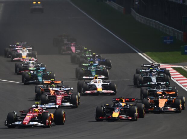 Mit dem Sprintsieg in China hat Hamilton zumindest einen Erfolg, den ihm keiner mehr nehmen kann Mit dem Sprintsieg in China hat Hamilton zumindest einen Erfolg, den ihm keiner mehr nehmen kann