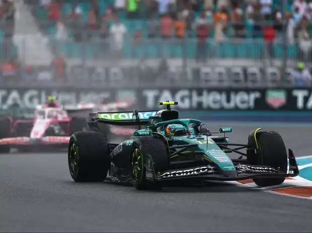 Fernando Alonso, Liam Lawson Titel-Bild zur News: Fernando Alonso, Liam Lawson